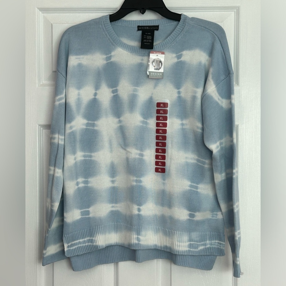 Design history – extra large, blue and white sweater.